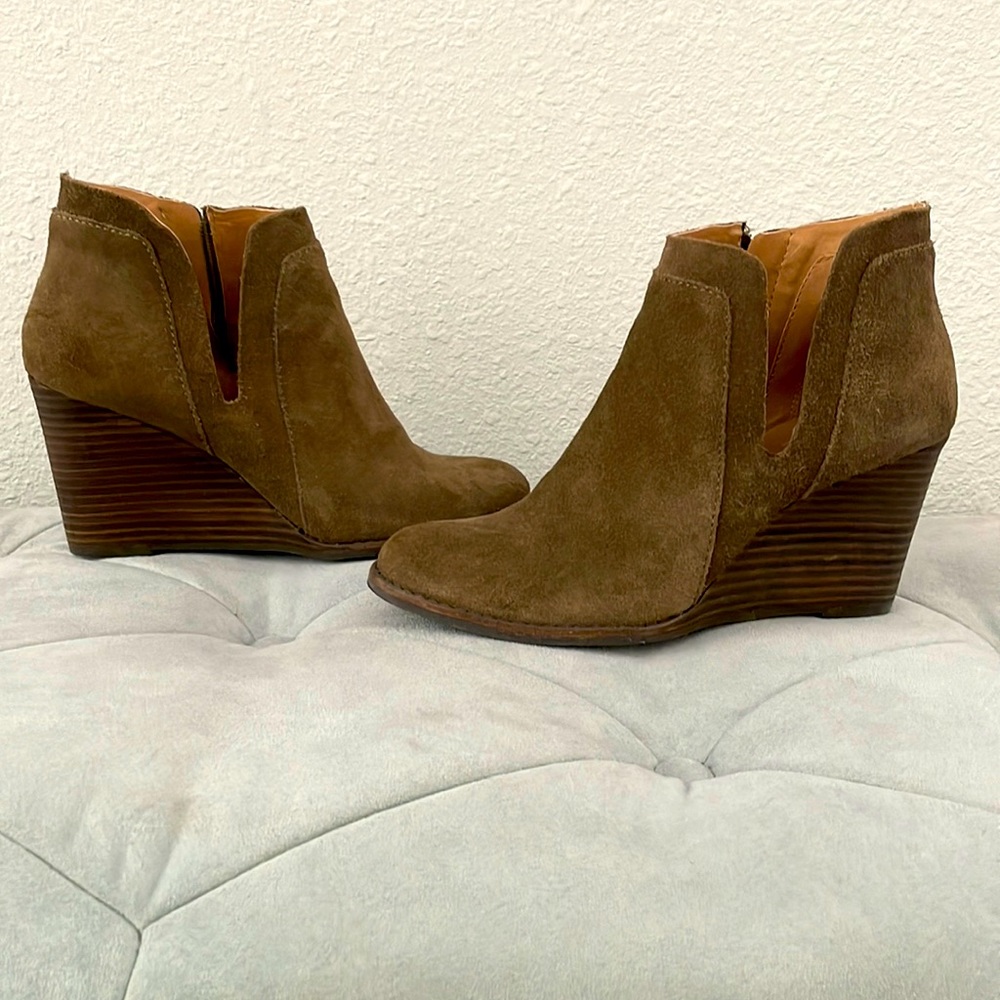 🍀 Lucky Brand 🍀 Suede Wedge Booties